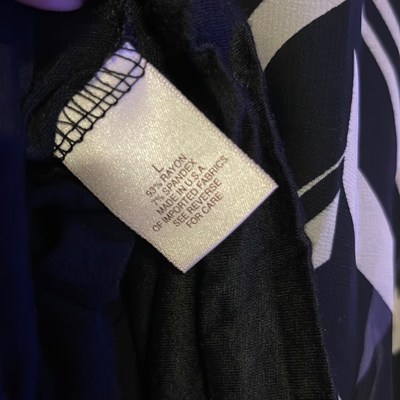 Arden B blouse Size Large black and white zig zag design. - Picture 4 of 4